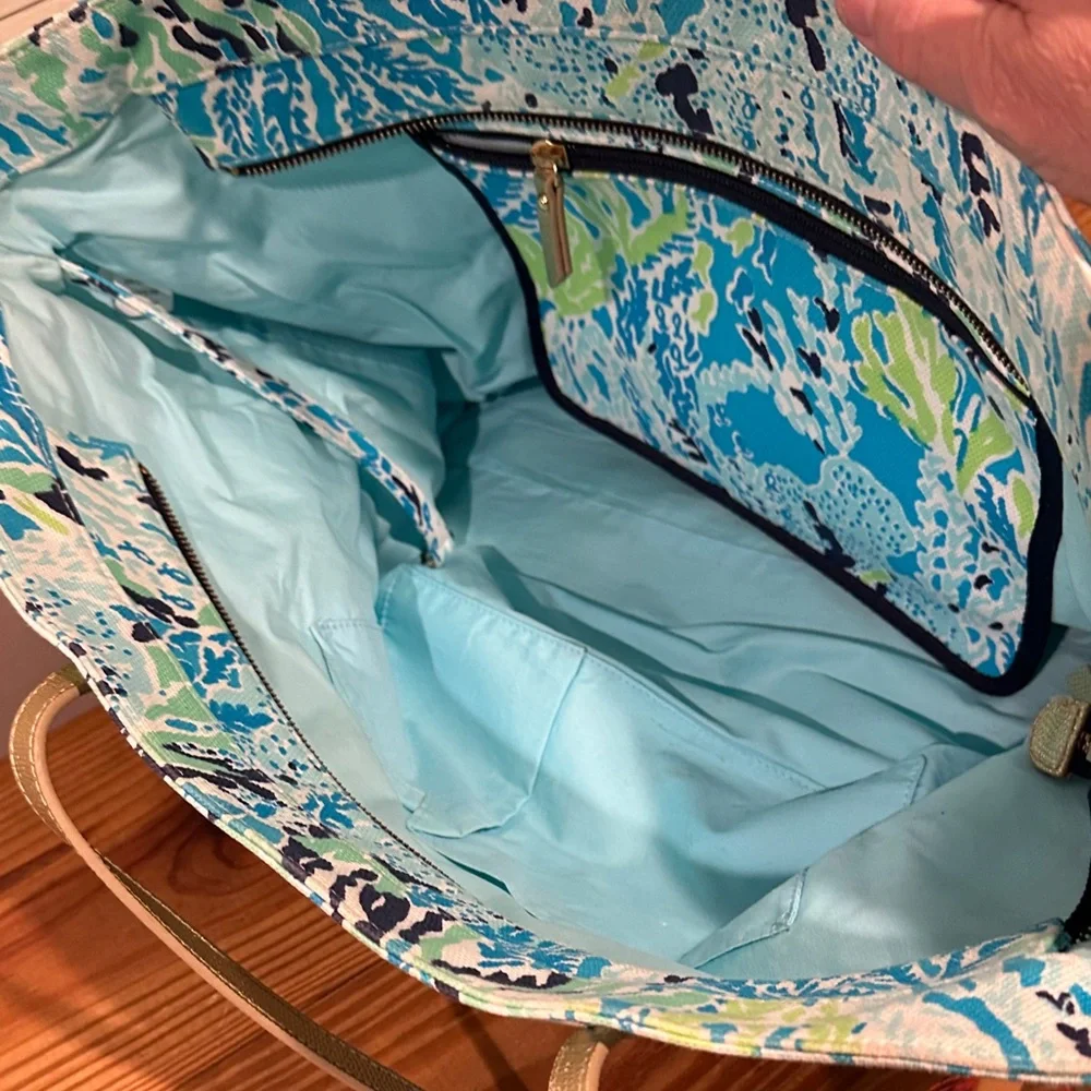 Lilly Pulitzer Vibrant Blue and Green Tote Bag - Picture 5 of 6